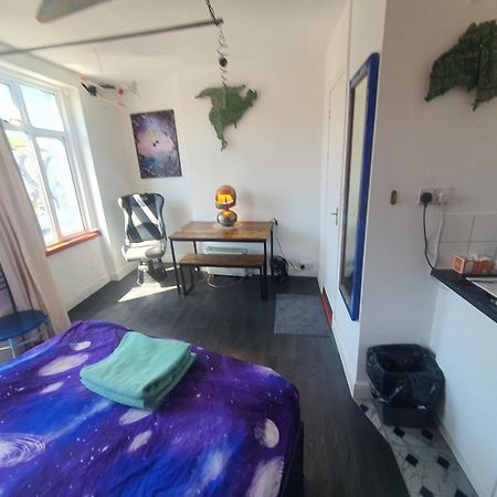 Cyber-Art Studio In Camden London Exterior photo