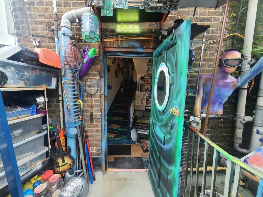 Cyber-Art Studio In Camden London Exterior photo